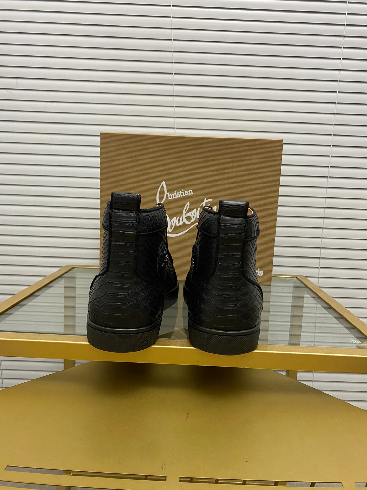 (Customized model) Ex-factory price is 520. christian louboutin (CL red sole shoes) counter series, casual sneakers for couples 📢 📢 📢 Exclusive hot style release 🎈🎈💪 Movable latex feet 👻 Finished outsole line [Proud] 😝Female 35-40# Male 38#-46, global supply😝 [Top version]: Original imported genuine leather upper, top original leather lining, original molded TPU outsole, original 1:1 detail processing, original shoe last,